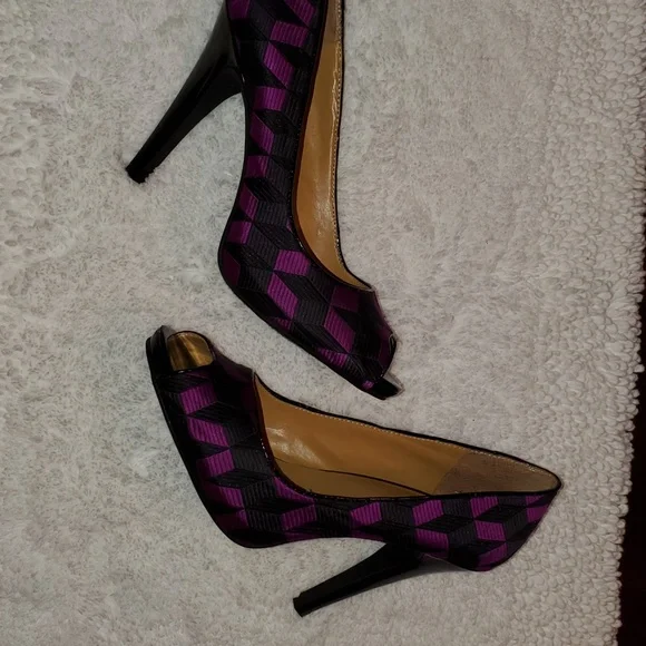 Stylish Pink and Black Women's Heels - Picture 7 of 8